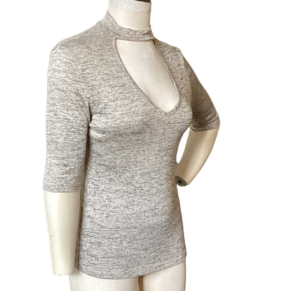 Rue21 Choker Collar Tee Top V-Neck 3/4 Sleeve M Beige‎ 173E